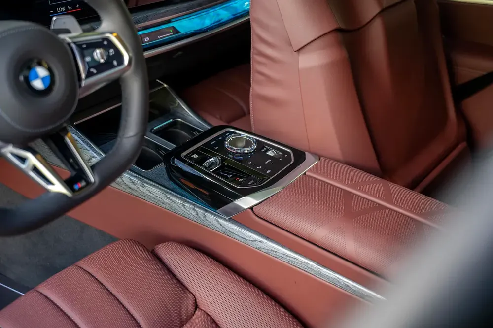 BMW 735i M Sport Individual – 2026 | GCC | Only 2,478 KM | AED 419,000 - Image 6