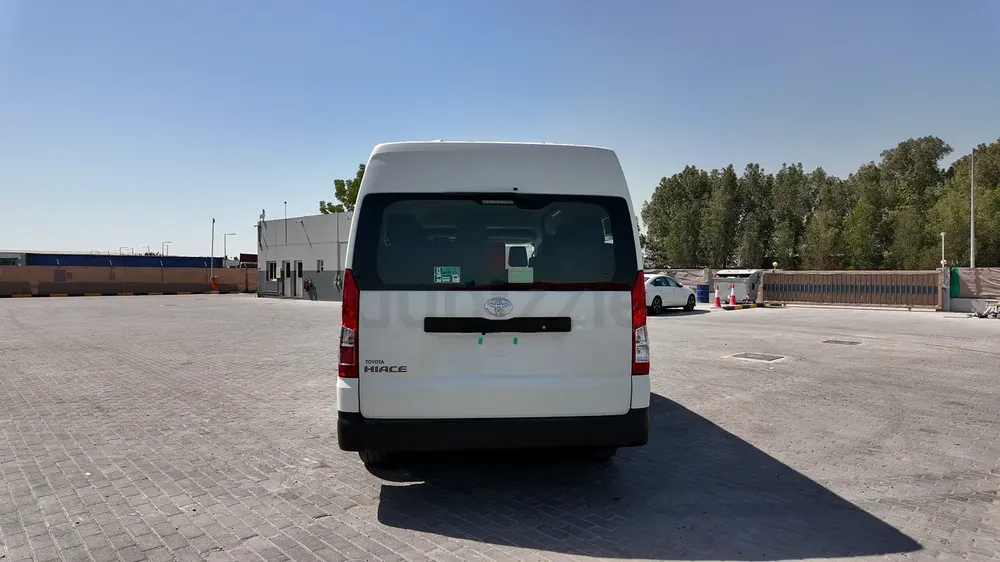Toyota Hiace Commuter 2026 GCC Specs - Image 4