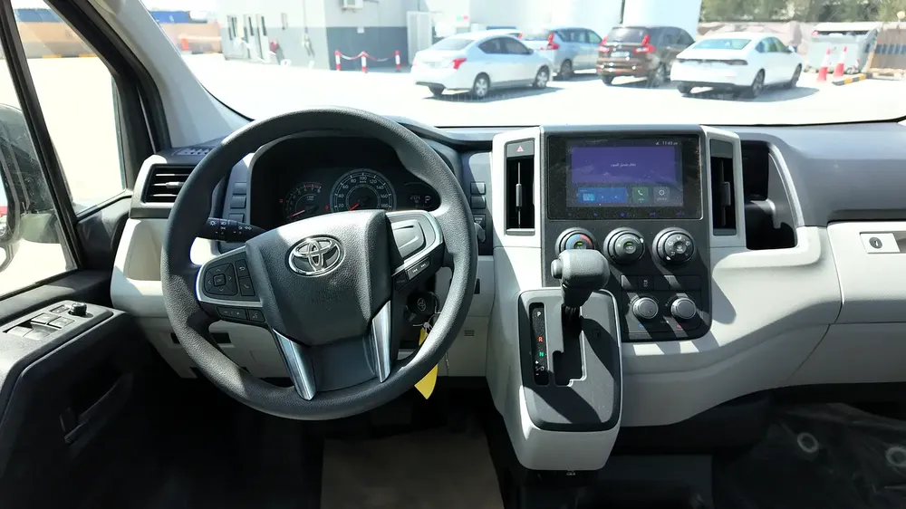 Toyota Hiace Commuter 2026 GCC Specs - Image 5