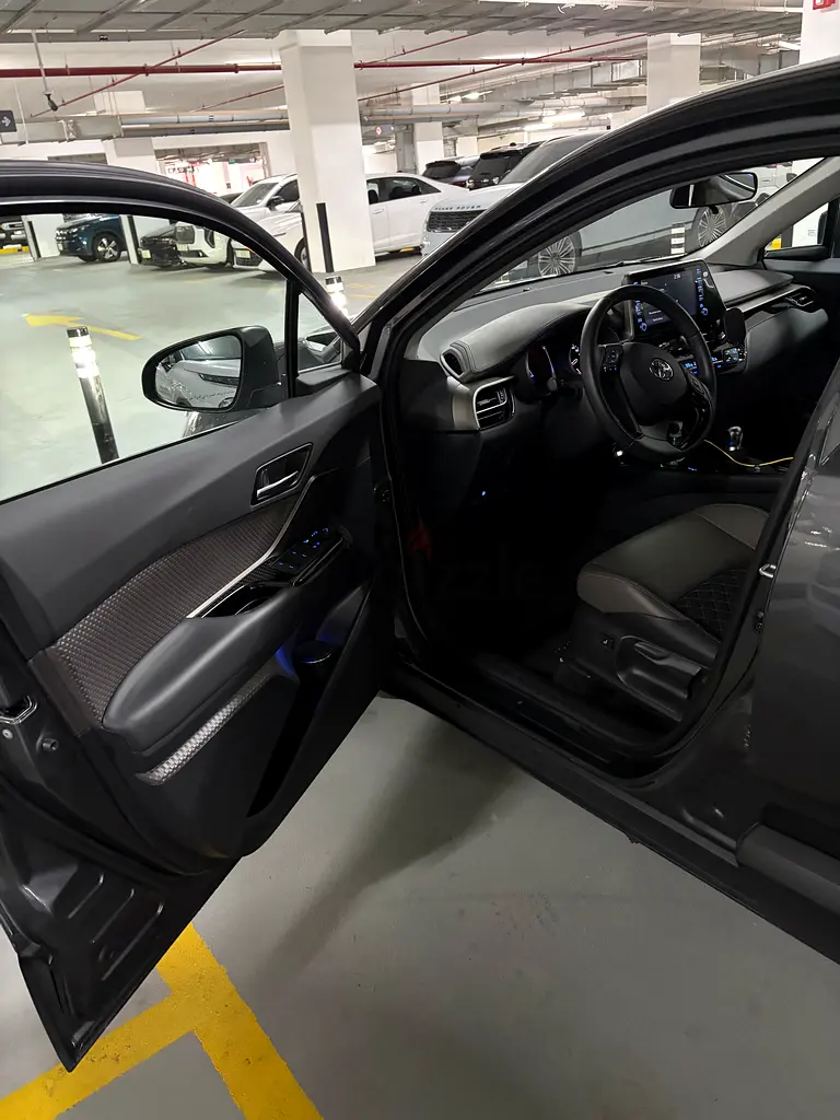2023 Toyota C-HR GX | GCC Specs | Pristine Condition - Image 9