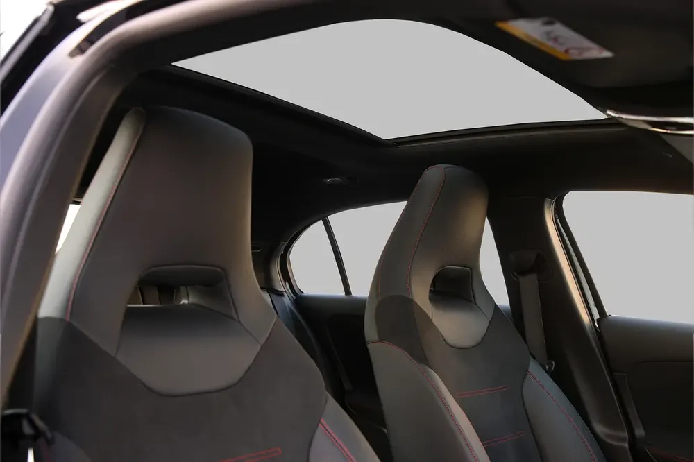 MERCEDES BENZ A200 2025 - GCC - GARGASH WARRANTY - LOW MILEAGE - FULLY LOAD - AMAZING CONDITION - Image 13