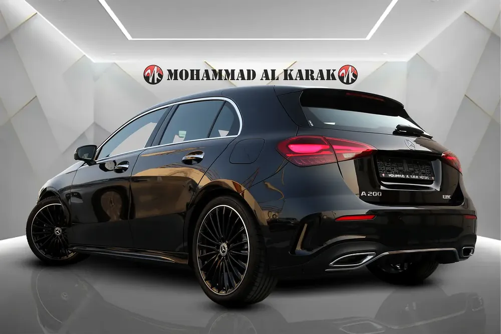 MERCEDES BENZ A200 2025 - GCC - GARGASH WARRANTY - LOW MILEAGE - FULLY LOAD - AMAZING CONDITION - Image 5