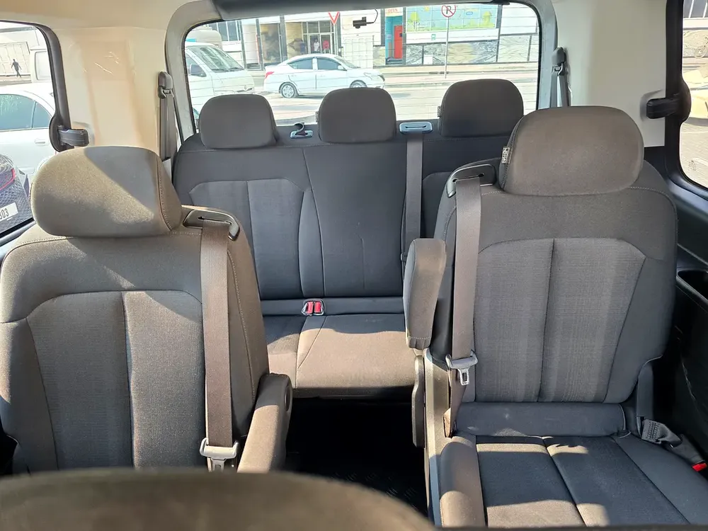 HYUNDAI STARIA 2023 MODEL DIESEL  SEATER  ACCIDENT FREE CAR FOR SALE - Image 10