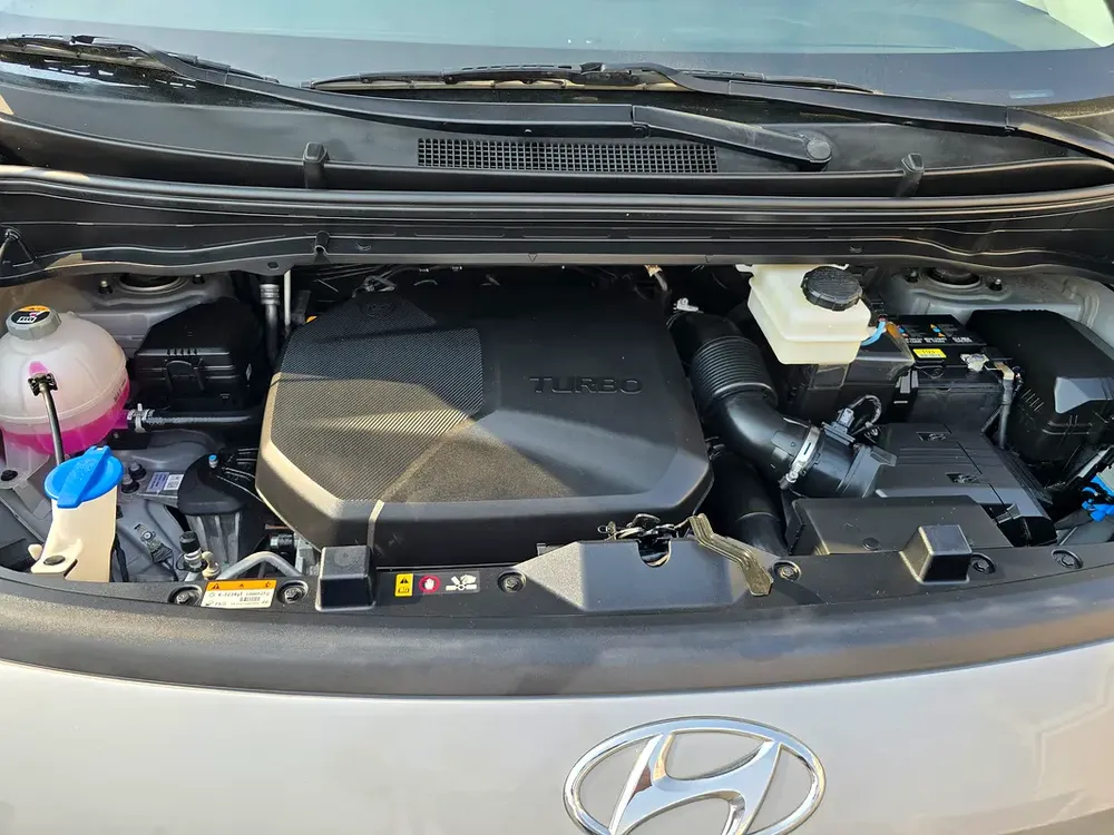 HYUNDAI STARIA 2023 MODEL DIESEL  SEATER  ACCIDENT FREE CAR FOR SALE - Image 11