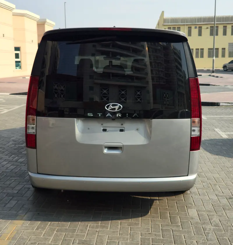 HYUNDAI STARIA 2023 MODEL DIESEL  SEATER  ACCIDENT FREE CAR FOR SALE - Image 4