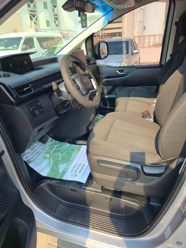 HYUNDAI STARIA 2023 MODEL DIESEL  SEATER  ACCIDENT FREE CAR FOR SALE - Image 7