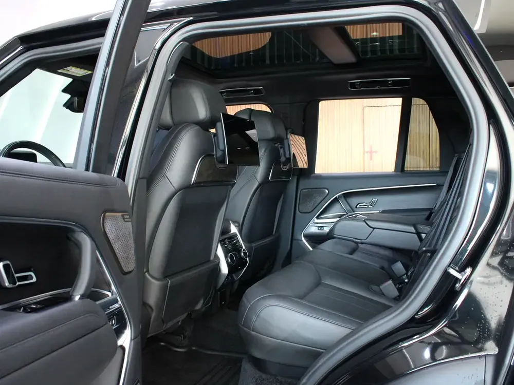 2024 - Range Rover Vogue Autobiography P550e - Hybrid - Image 12