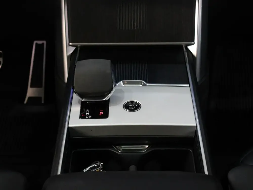 2024 - Range Rover Vogue Autobiography P550e - Hybrid - Image 18