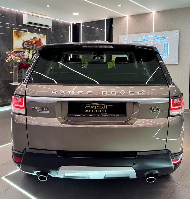 SUPERCHARGED RANGE ROVER SPORT || GCC II FULLY LOADED || AUTO FOOTSTEPS || ACCIDENT FREE - Image 12