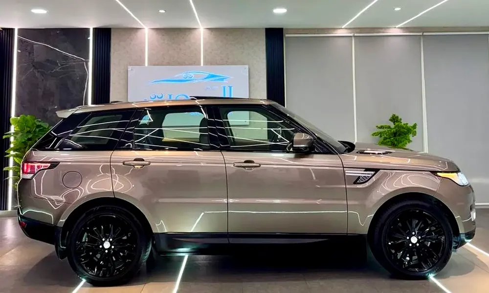 SUPERCHARGED RANGE ROVER SPORT || GCC II FULLY LOADED || AUTO FOOTSTEPS || ACCIDENT FREE - Image 6