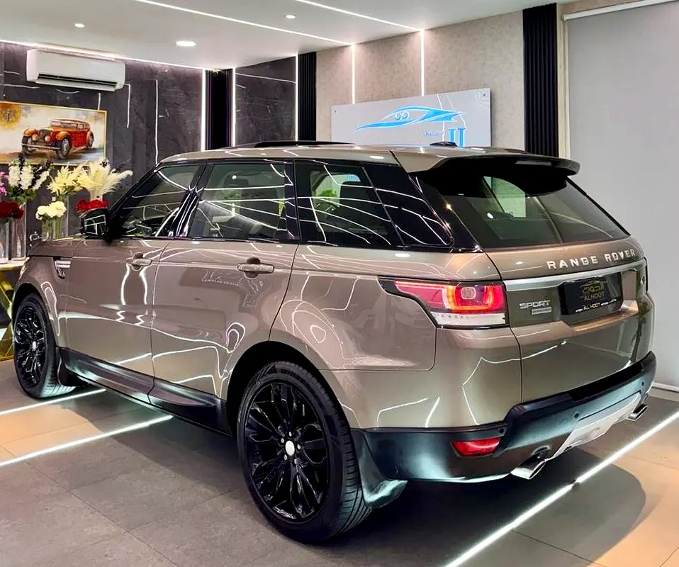 SUPERCHARGED RANGE ROVER SPORT || GCC II FULLY LOADED || AUTO FOOTSTEPS || ACCIDENT FREE - Image 9