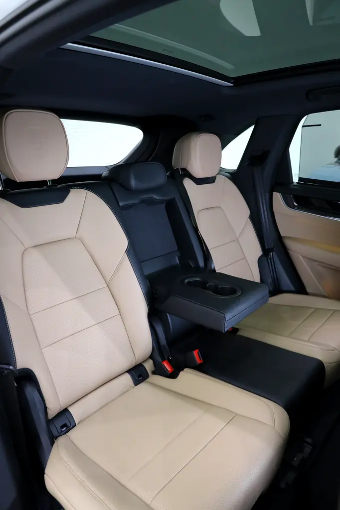 Porsche Cayenne Standard 2024 GCC Specs - Image 13