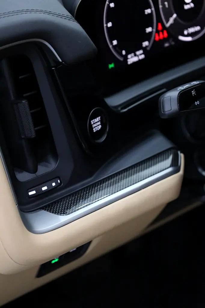 Porsche Cayenne Standard 2024 GCC Specs - Image 18