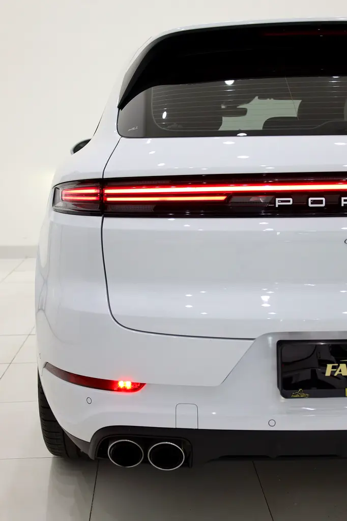 Porsche Cayenne Standard 2024 GCC Specs - Image 19