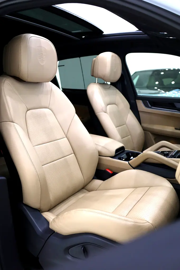 Porsche Cayenne Standard 2024 GCC Specs - Image 7