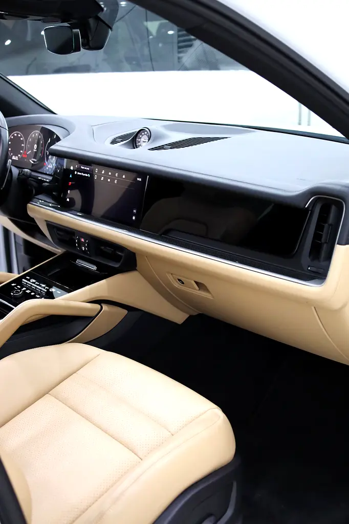 Porsche Cayenne Standard 2024 GCC Specs - Image 8