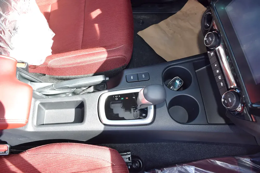 Toyota Hilux SR5 2026 GCC Specs - Image 12