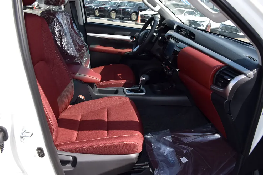 Toyota Hilux SR5 2026 GCC Specs - Image 13