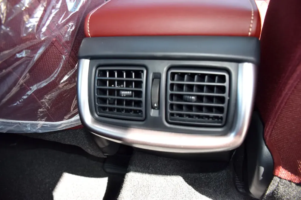 Toyota Hilux SR5 2026 GCC Specs - Image 17