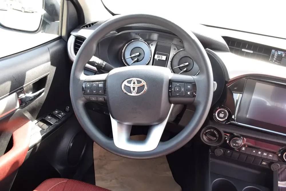 Toyota Hilux SR5 2026 GCC Specs - Image 19