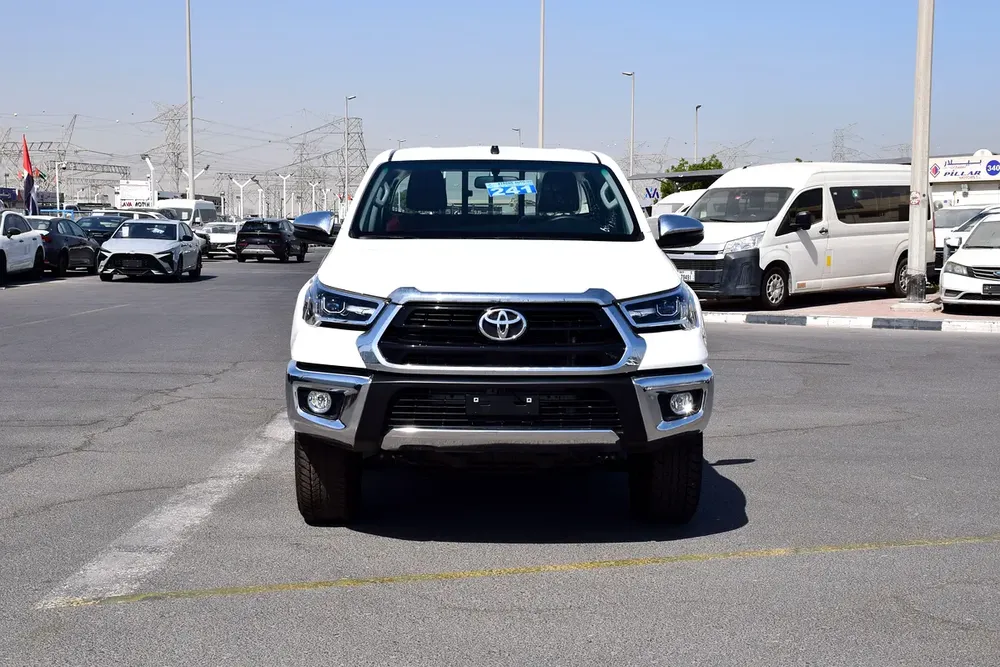 Toyota Hilux SR5 2026 GCC Specs - Image 5