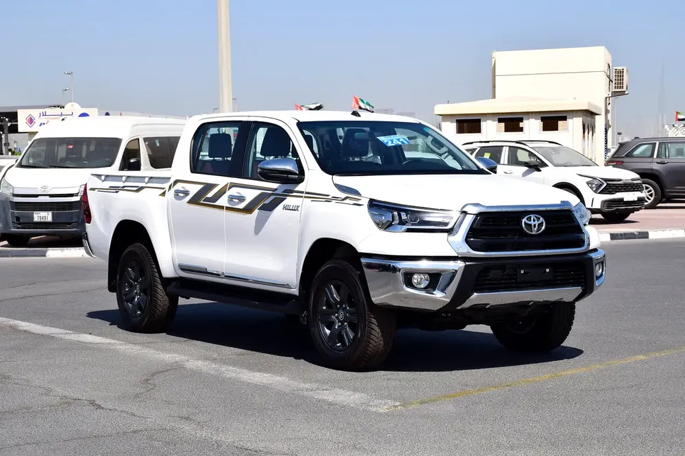 Toyota Hilux SR5 2026 GCC Specs - Image 6