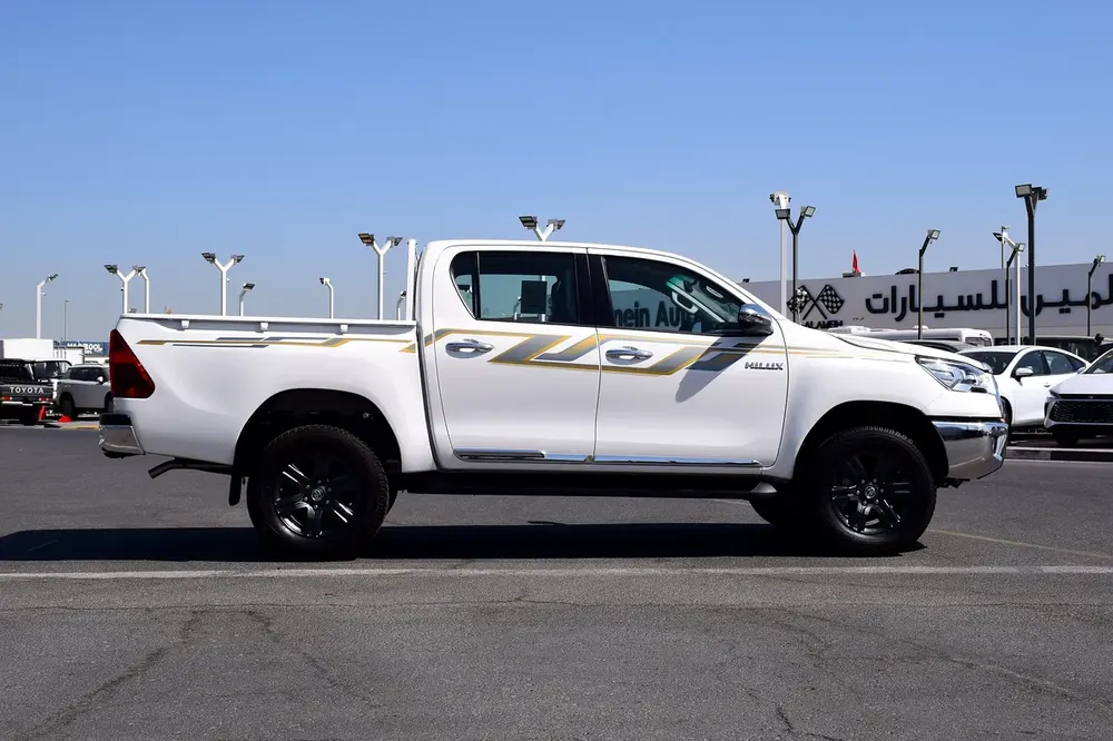 Toyota Hilux SR5 2026 GCC Specs - Image 7