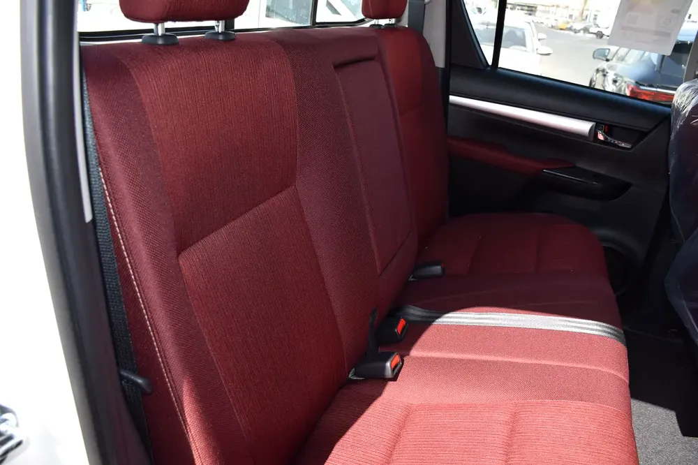 Toyota Hilux SR5 2026 GCC Specs - Image 9