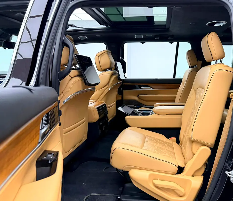 2023 Jeep Grand Wagoneer Series III, 2028 Jeep Warranty, Full Jeep Service History, 7 Seater, GCC - Image 19