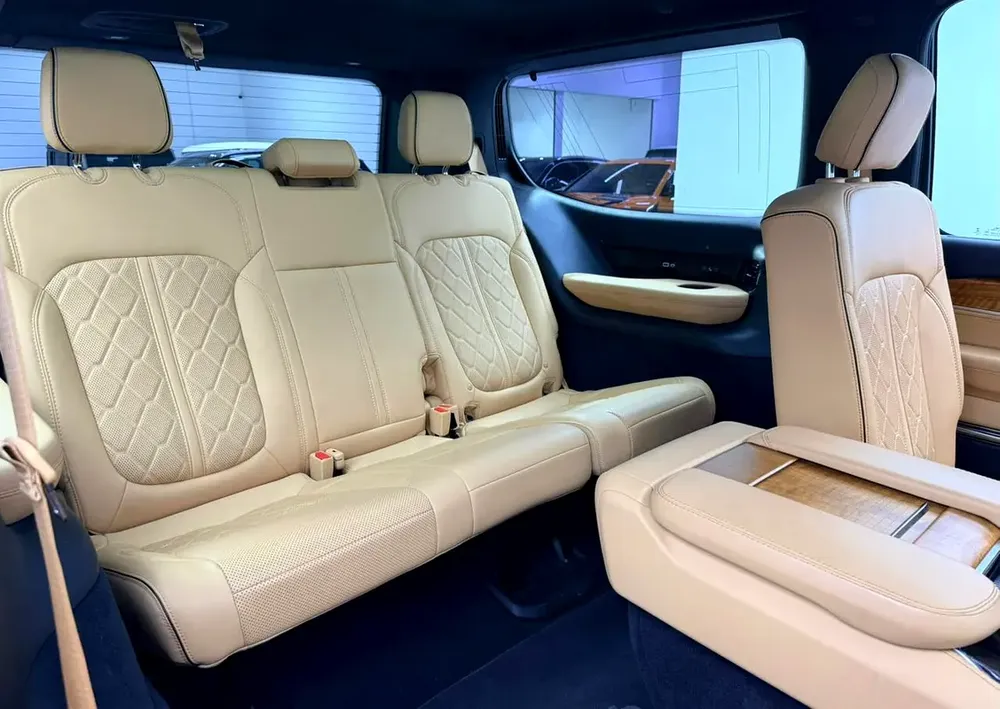 2023 Jeep Grand Wagoneer Series III, 2028 Jeep Warranty, Full Jeep Service History, 7 Seater, GCC - Image 20