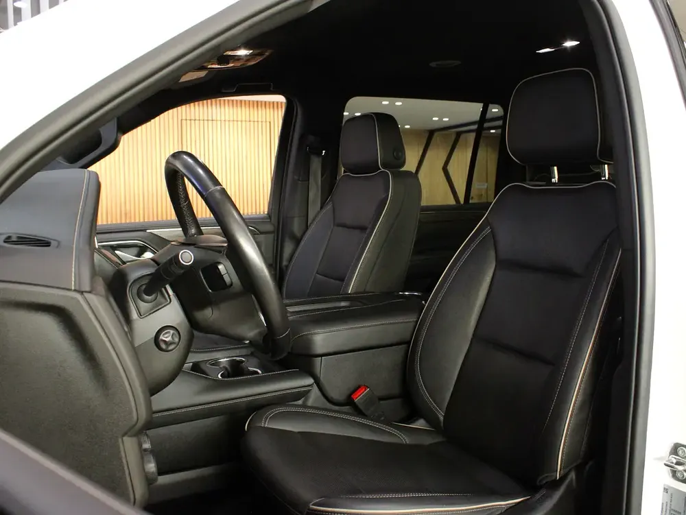 2022 - Chevrolet Suburban Premier with warranty for 129,000.00 AED - Image 10