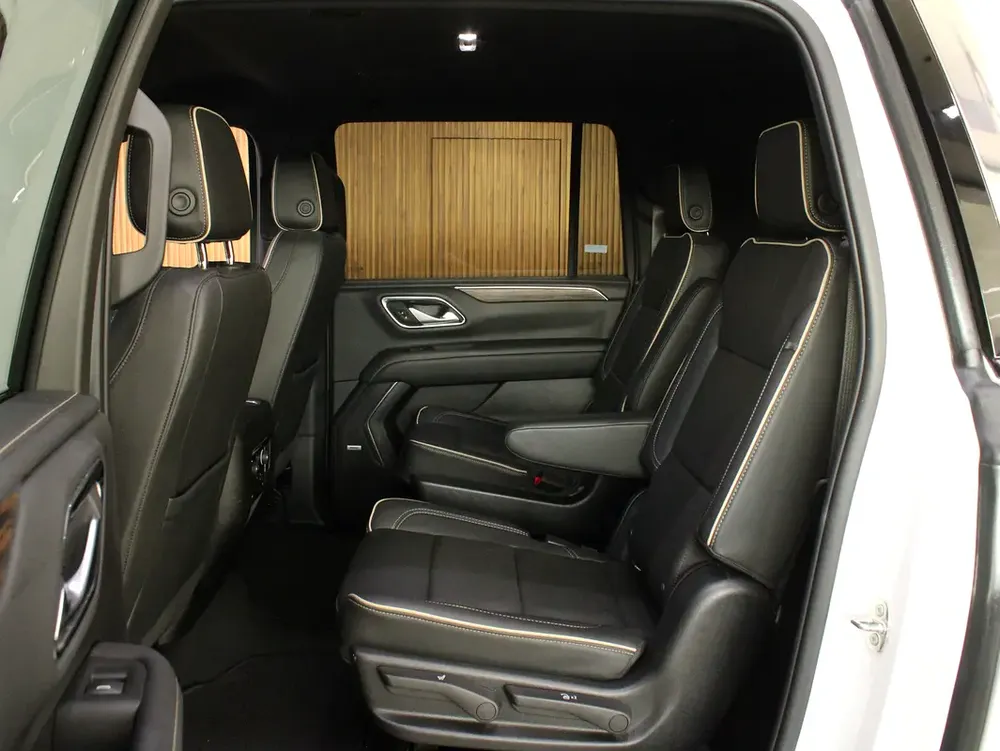 2022 - Chevrolet Suburban Premier with warranty for 129,000.00 AED - Image 12