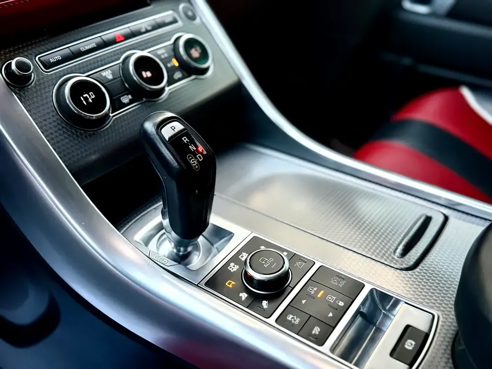 Land Rover Range Rover Sport SVR 2016 GCC Specs - Image 14
