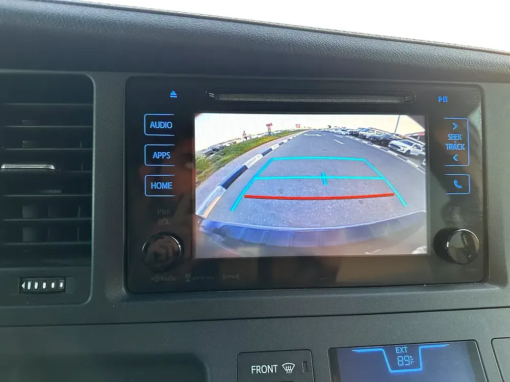 Toyota sienna xle - Image 12