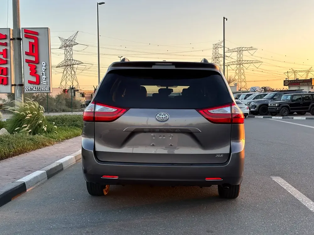 Toyota sienna xle - Image 6