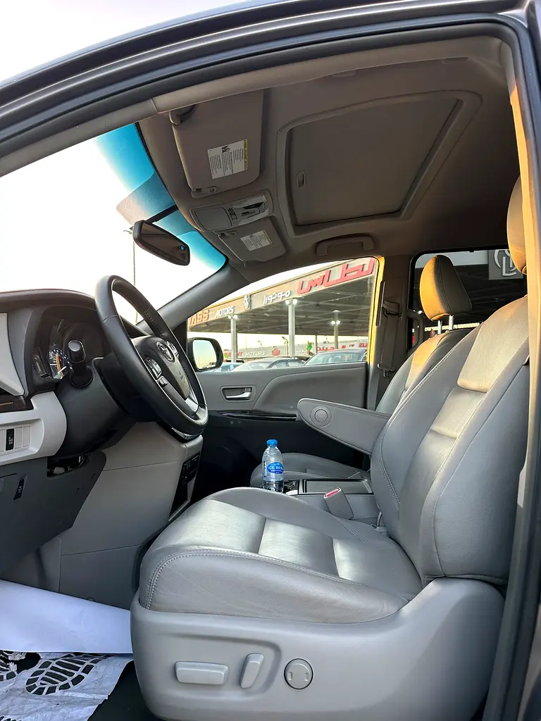 Toyota sienna xle - Image 7