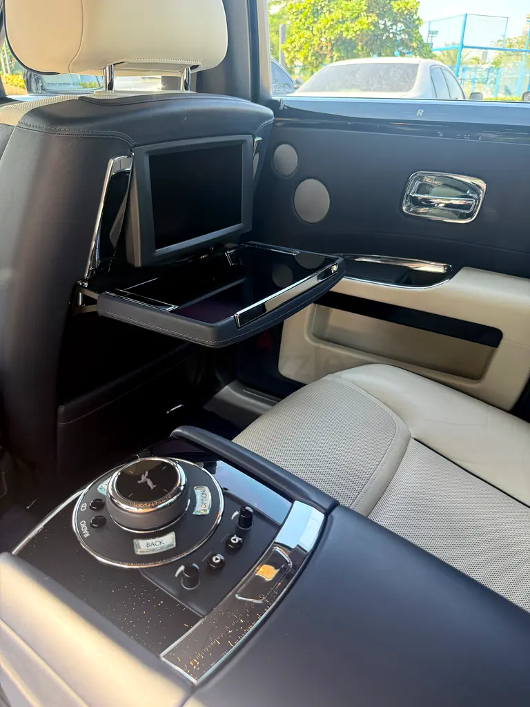 Rolls Royce Ghost GCC Low KM - Image 14