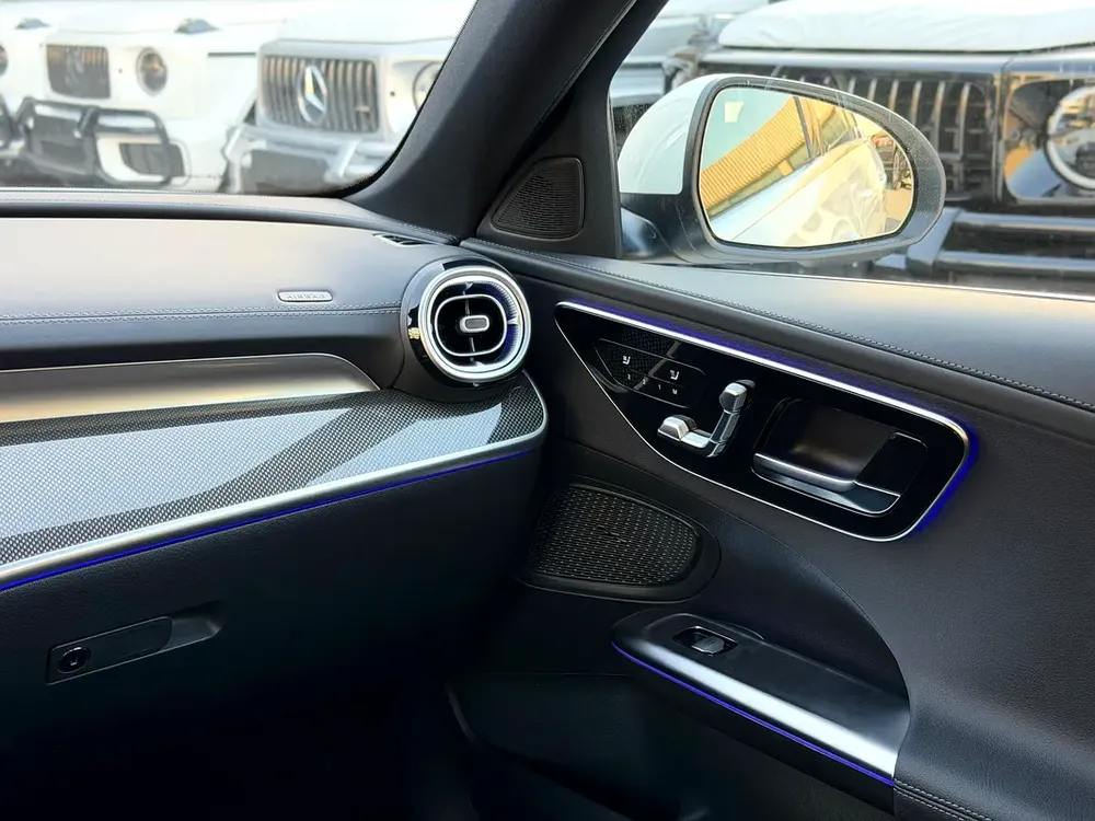 MERCEDES C200 AMG - MODEL 2025 - NO ACCIDENT OR PAINT - 1,000 KM - Image 10