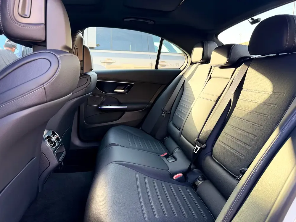 MERCEDES C200 AMG - MODEL 2025 - NO ACCIDENT OR PAINT - 1,000 KM - Image 11