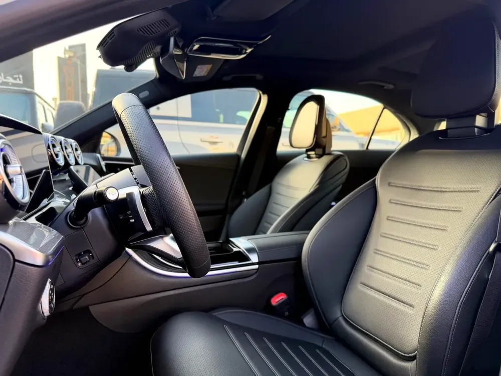 MERCEDES C200 AMG - MODEL 2025 - NO ACCIDENT OR PAINT - 1,000 KM - Image 5