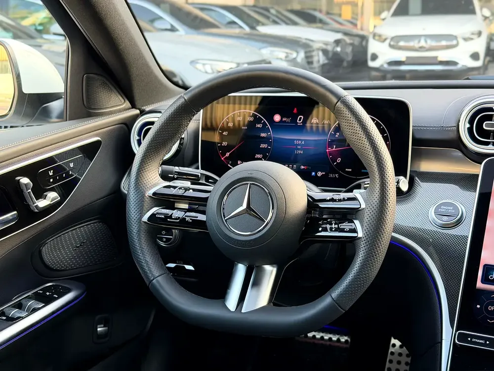 MERCEDES C200 AMG - MODEL 2025 - NO ACCIDENT OR PAINT - 1,000 KM - Image 8