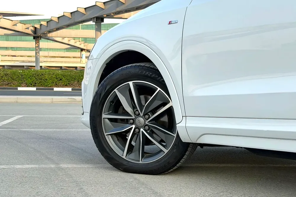 Audi Q3 2016 35TSFI S-Line | 2.0L - 4 Cylinder | 2 Keys | Full Agency Service History | GCC Spec - Image 6