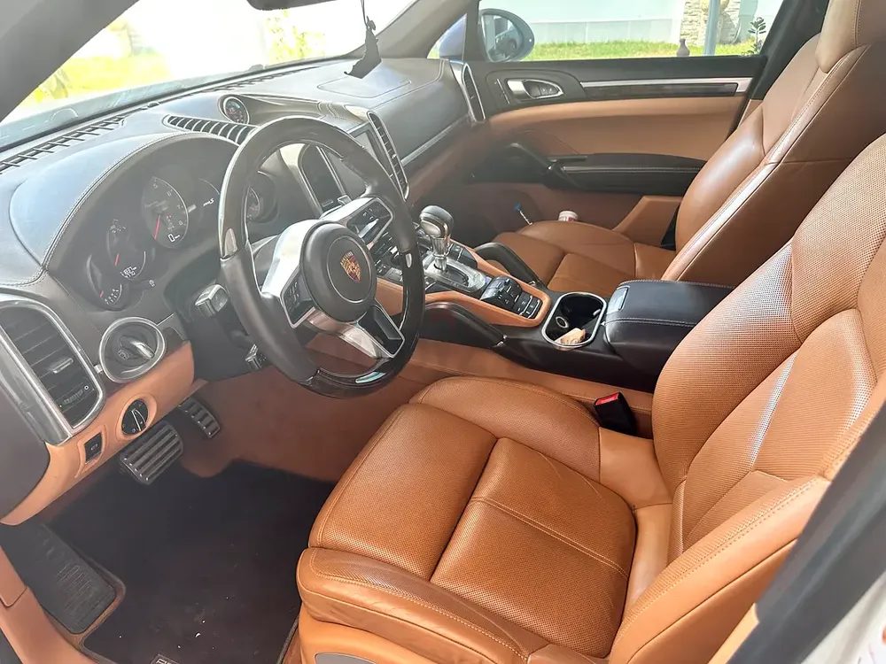Clean title porsche cayenne S - Image 4