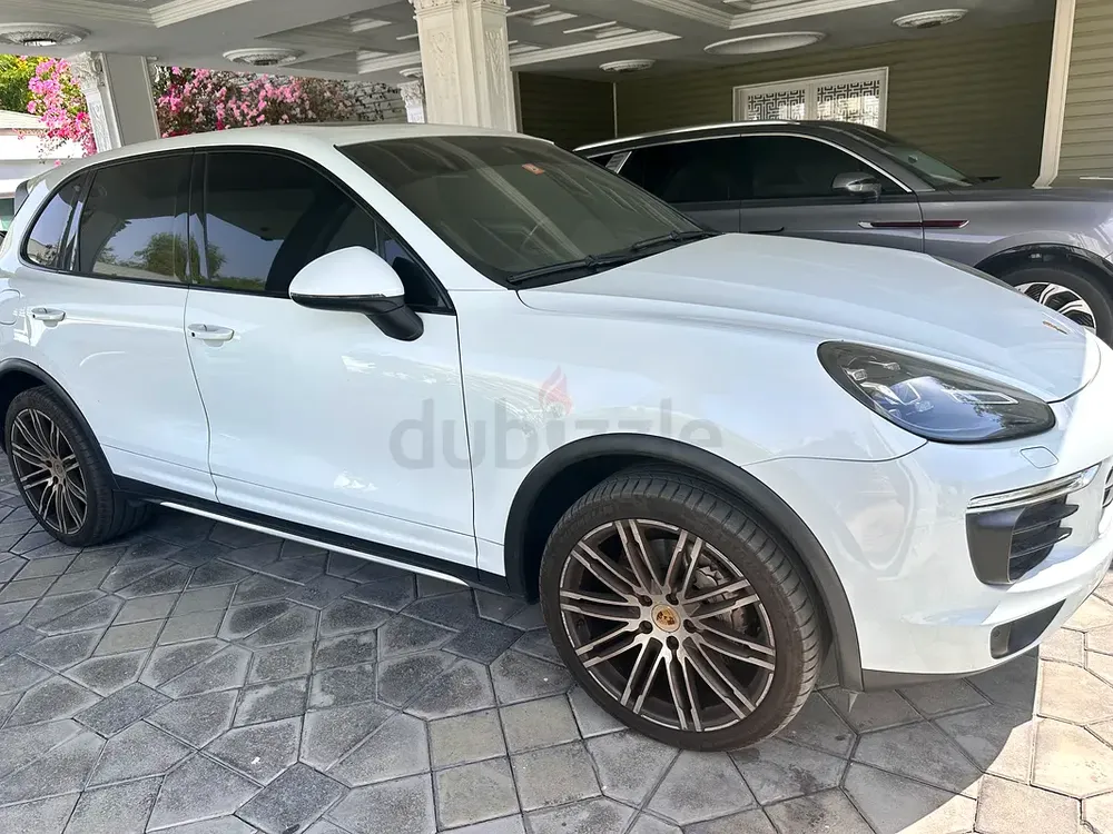 Clean title porsche cayenne S - Image 5