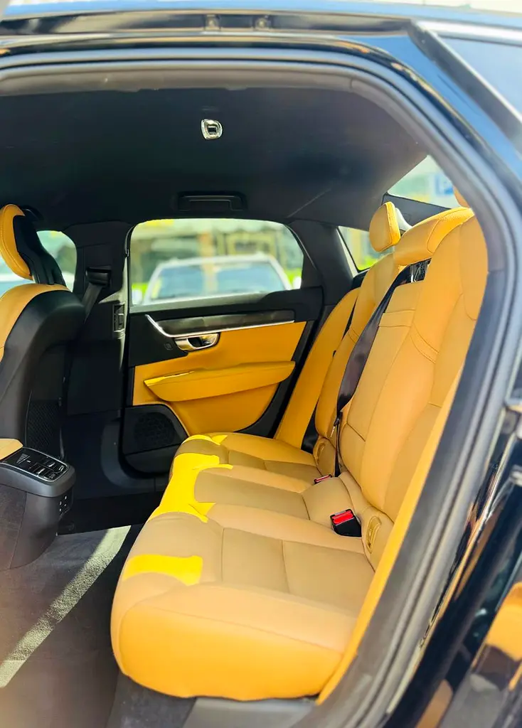 Volvo S90 Momentum 2018 | GCC Specs | Low Mileage - Image 10