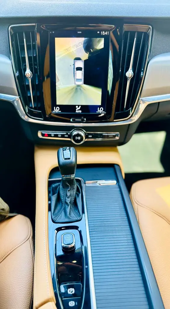Volvo S90 Momentum 2018 | GCC Specs | Low Mileage - Image 13