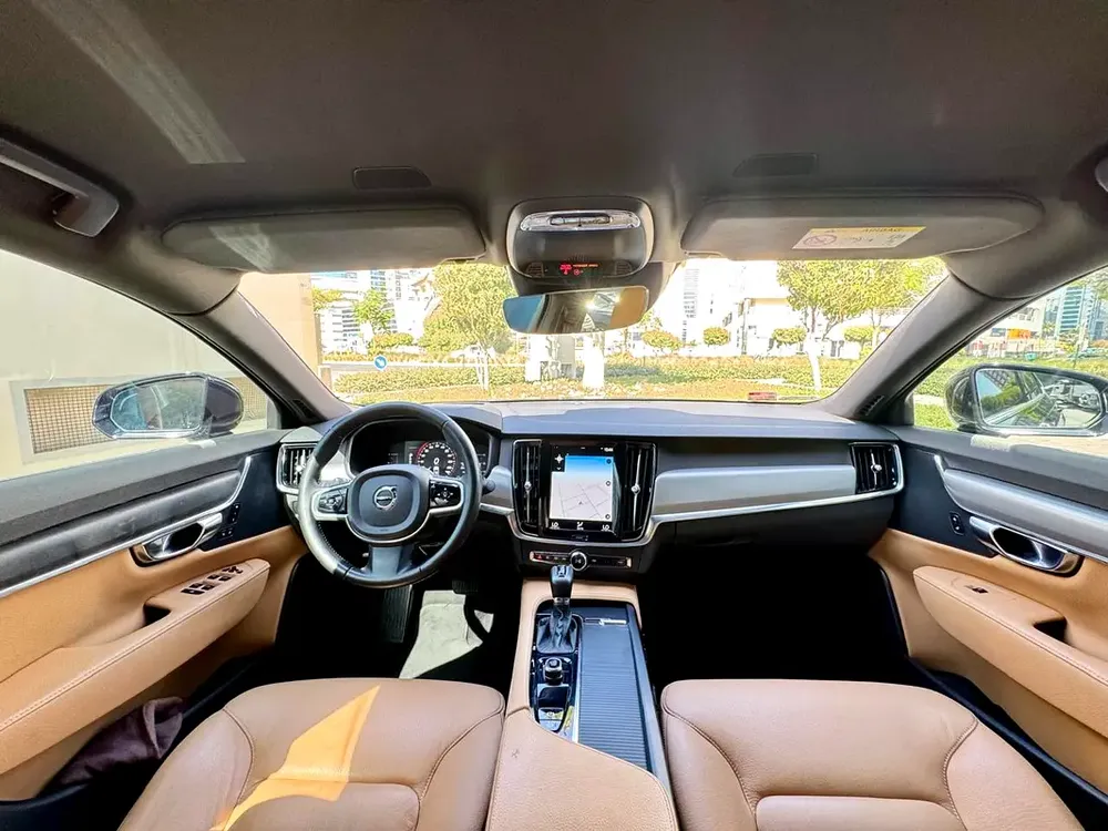 Volvo S90 Momentum 2018 | GCC Specs | Low Mileage - Image 14