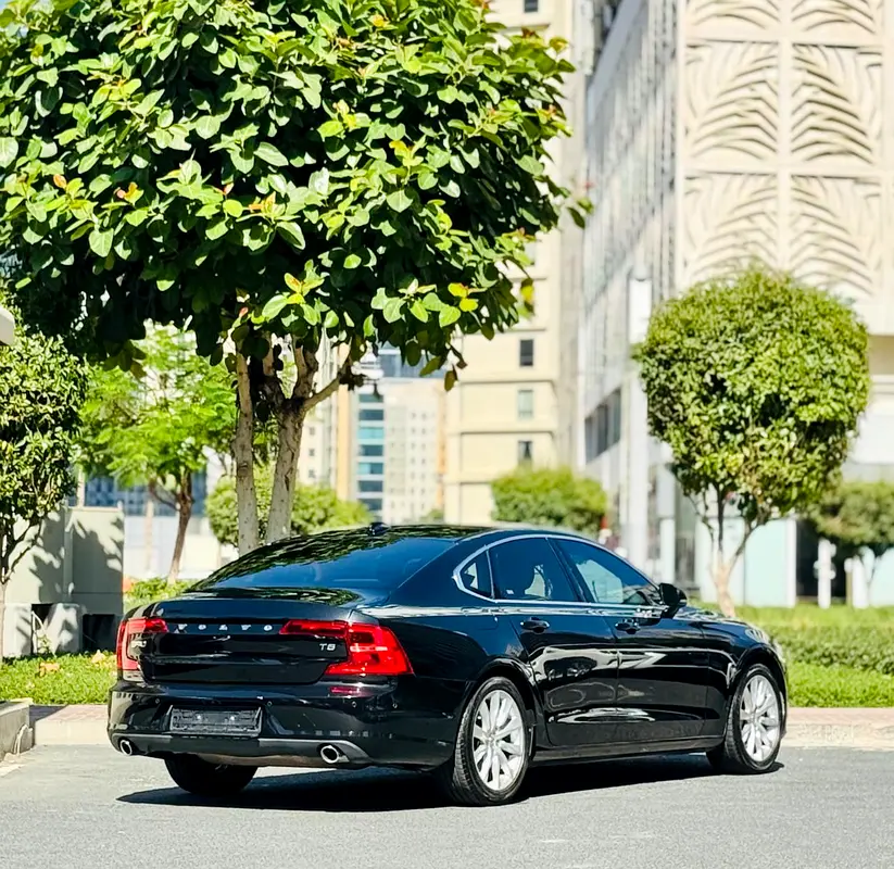 Volvo S90 Momentum 2018 | GCC Specs | Low Mileage - Image 5