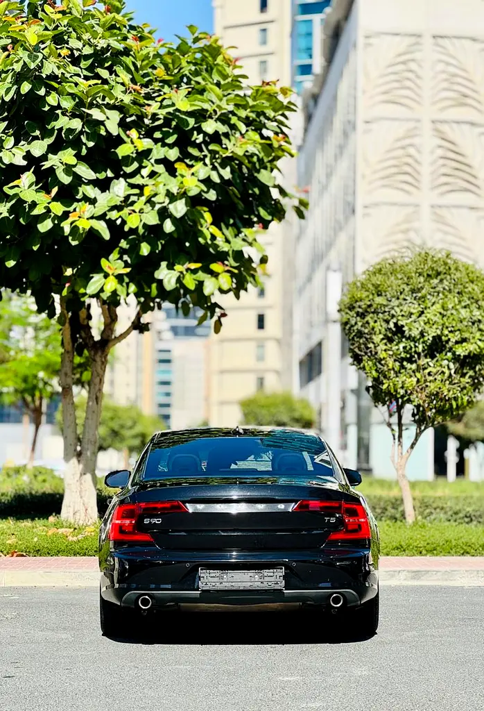Volvo S90 Momentum 2018 | GCC Specs | Low Mileage - Image 6
