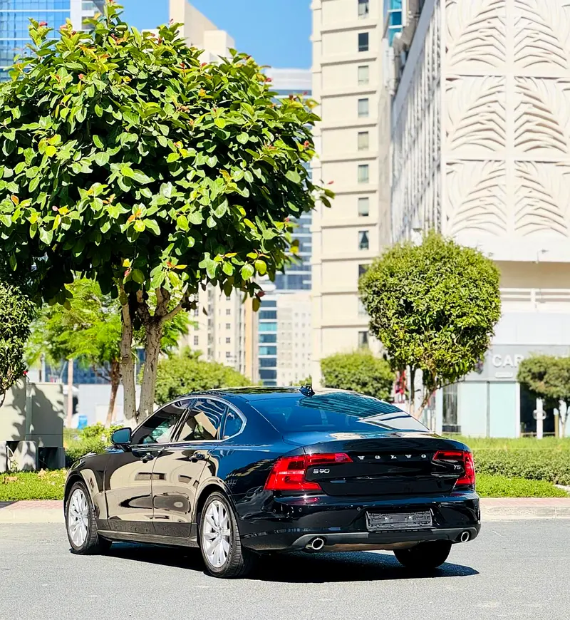 Volvo S90 Momentum 2018 | GCC Specs | Low Mileage - Image 7